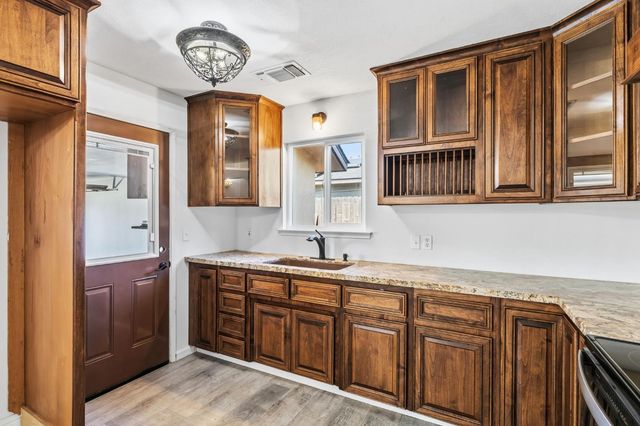 1542 N Lemoore Avenue, Lemoore, CA 93245