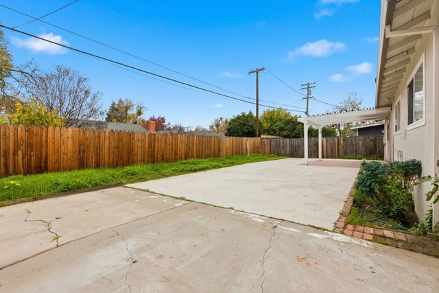 1322 Carver, Modesto, CA 95350