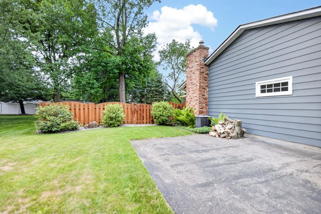 5141 Lewsinda Avenue, Kalamazoo, MI 49009