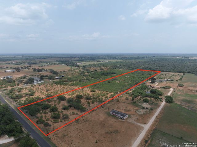 12 AC CR 307, Jourdanton, TX 78026