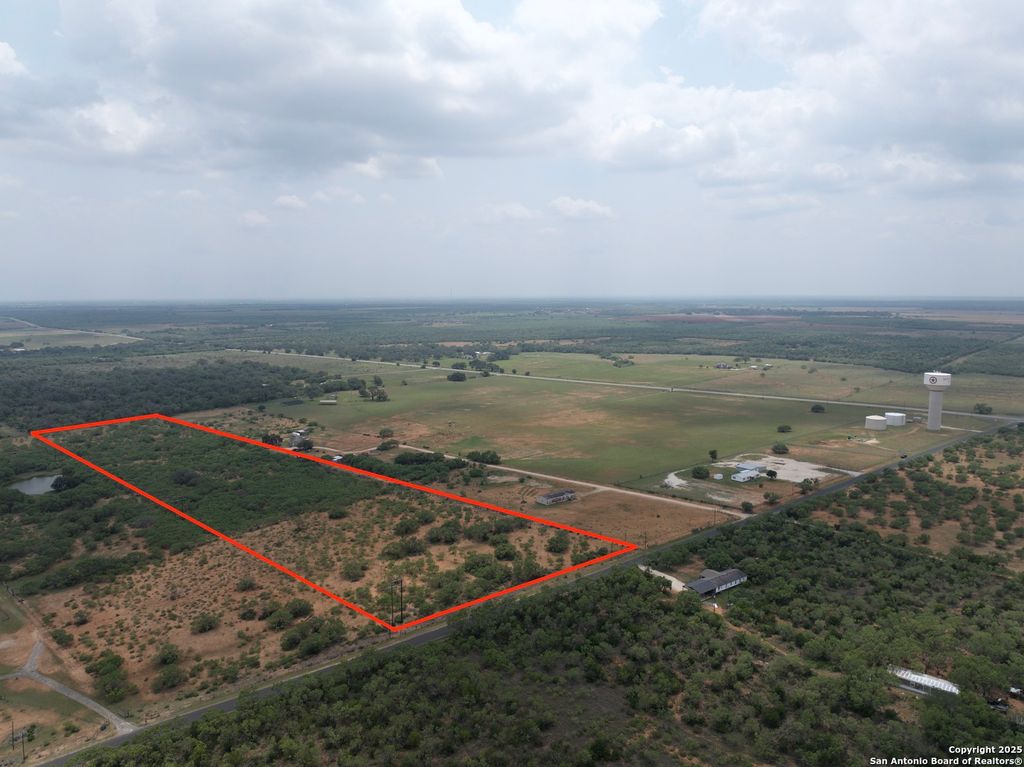 12 AC CR 307, Jourdanton, TX 78026