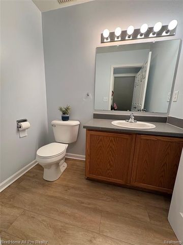 15487 Meyers Road, Detroit, MI 48227