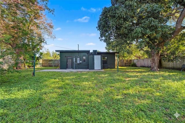 1030 NW 141st St, Miami, FL 33168