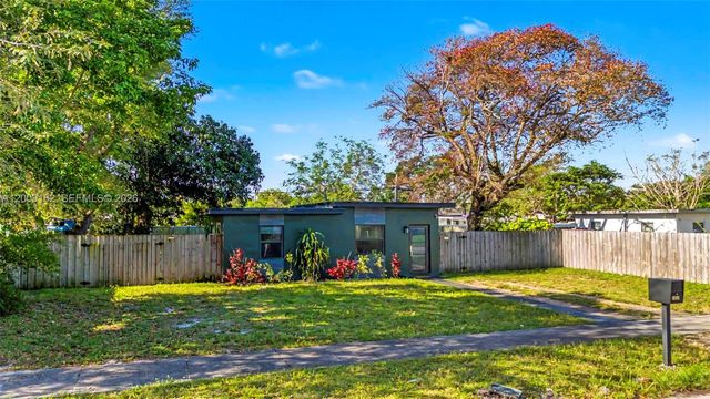 1030 NW 141st St, Miami, FL 33168