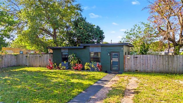 1030 NW 141st St, Miami, FL 33168