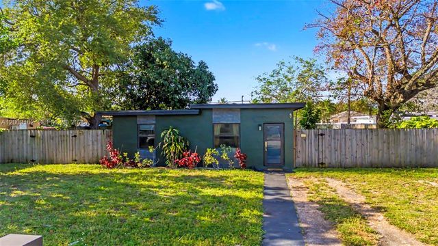 1030 NW 141st St, Miami, FL 33168