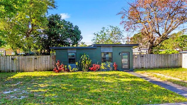 1030 NW 141st St, Miami, FL 33168