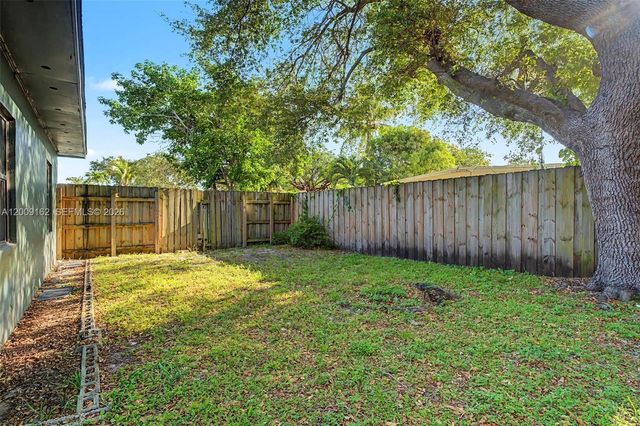 1030 NW 141st St, Miami, FL 33168