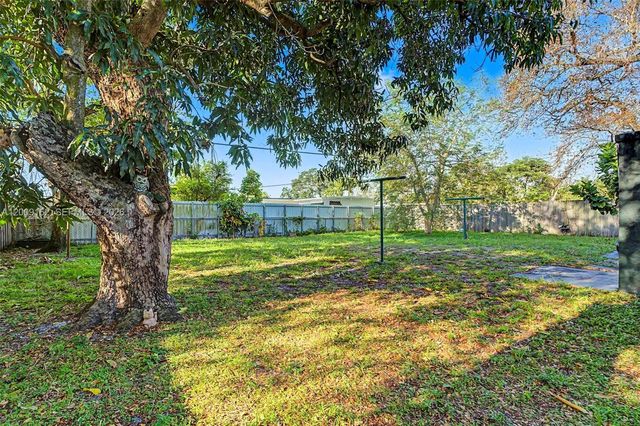 1030 NW 141st St, Miami, FL 33168