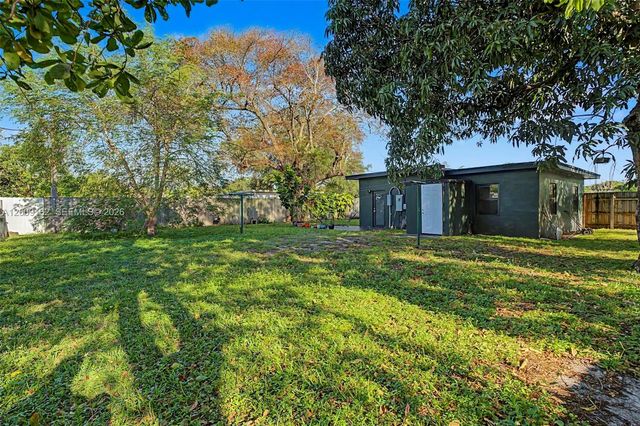 1030 NW 141st St, Miami, FL 33168