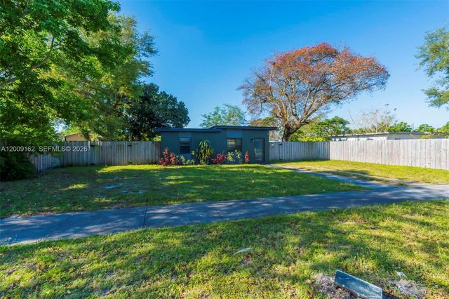 1030 NW 141st St, Miami, FL 33168