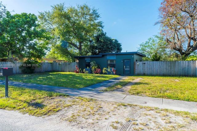 1030 NW 141st St, Miami, FL 33168