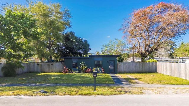 1030 NW 141st St, Miami, FL 33168