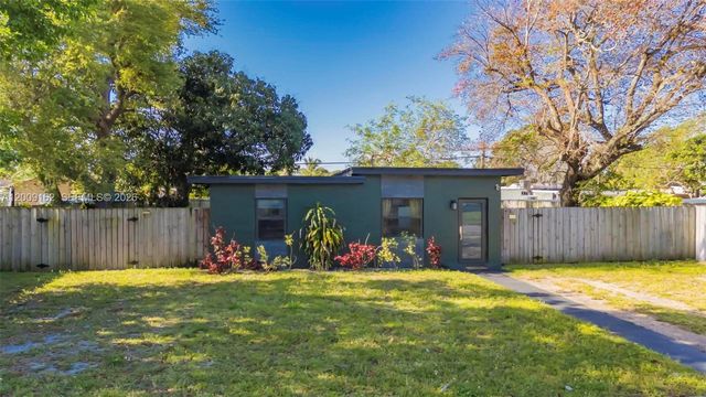 1030 NW 141st St, Miami, FL 33168