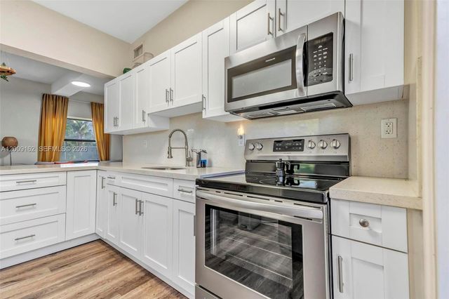 1030 NW 141st St, Miami, FL 33168