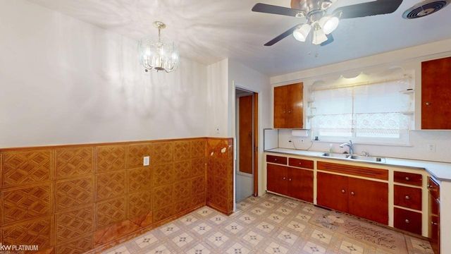 24091 Eastwood Street, Oak Park, MI 48237