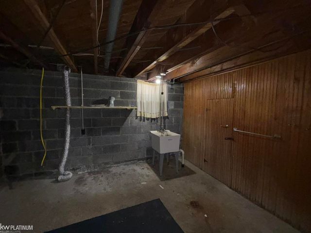 24091 Eastwood Street, Oak Park, MI 48237