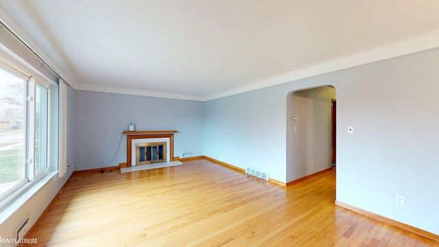 24091 Eastwood Street, Oak Park, MI 48237