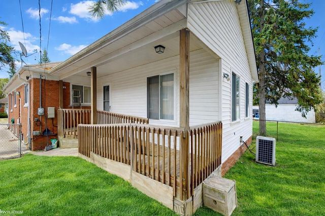 24091 Eastwood Street, Oak Park, MI 48237