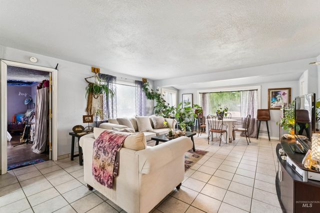 4240 S Five Mile Rd, Boise, ID 83709