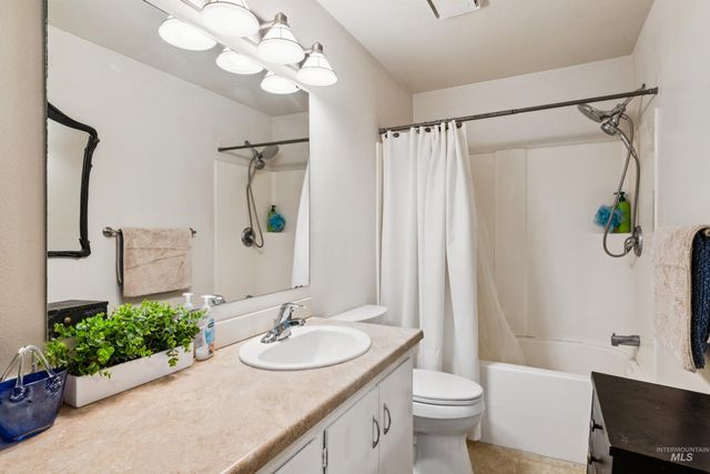 4240 S Five Mile Rd, Boise, ID 83709