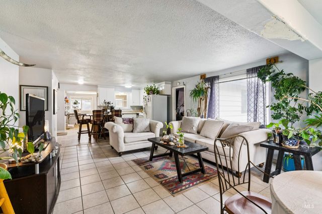 4240 S Five Mile Rd, Boise, ID 83709