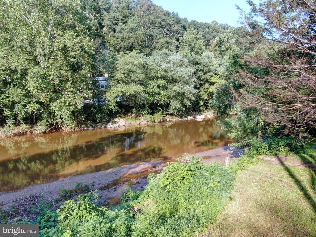244 PICKETT RD, Dover, PA 17315