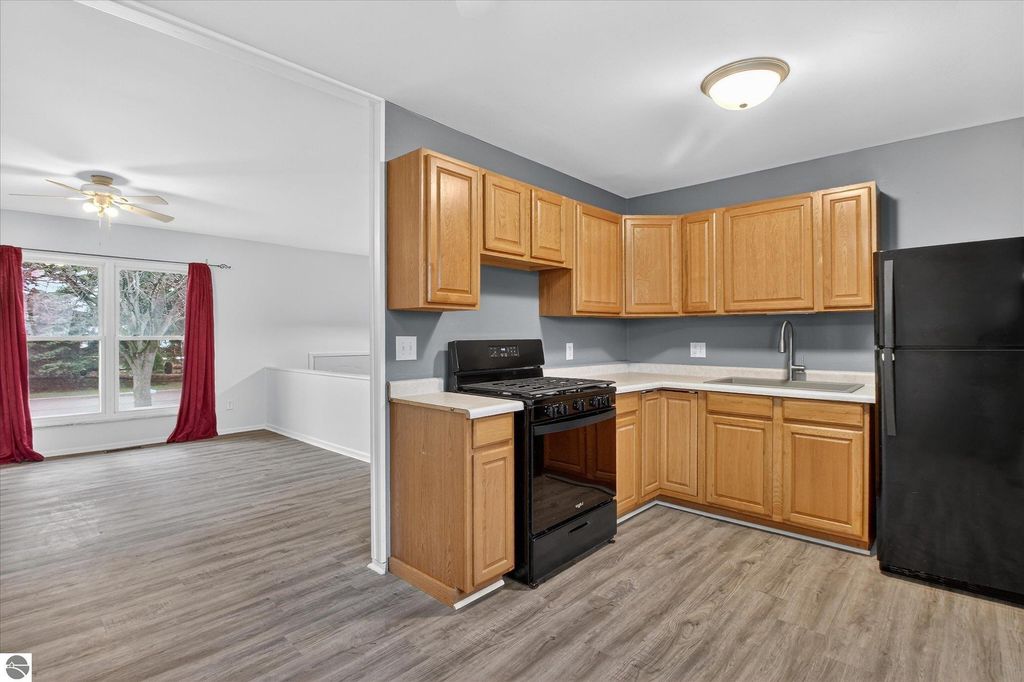 Image 12 of property listing at 604 S Rockingham Avenue, Alma, MI 48801