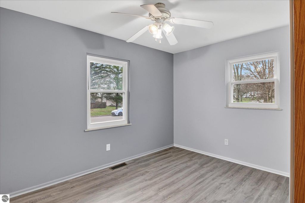 Image 16 of property listing at 604 S Rockingham Avenue, Alma, MI 48801