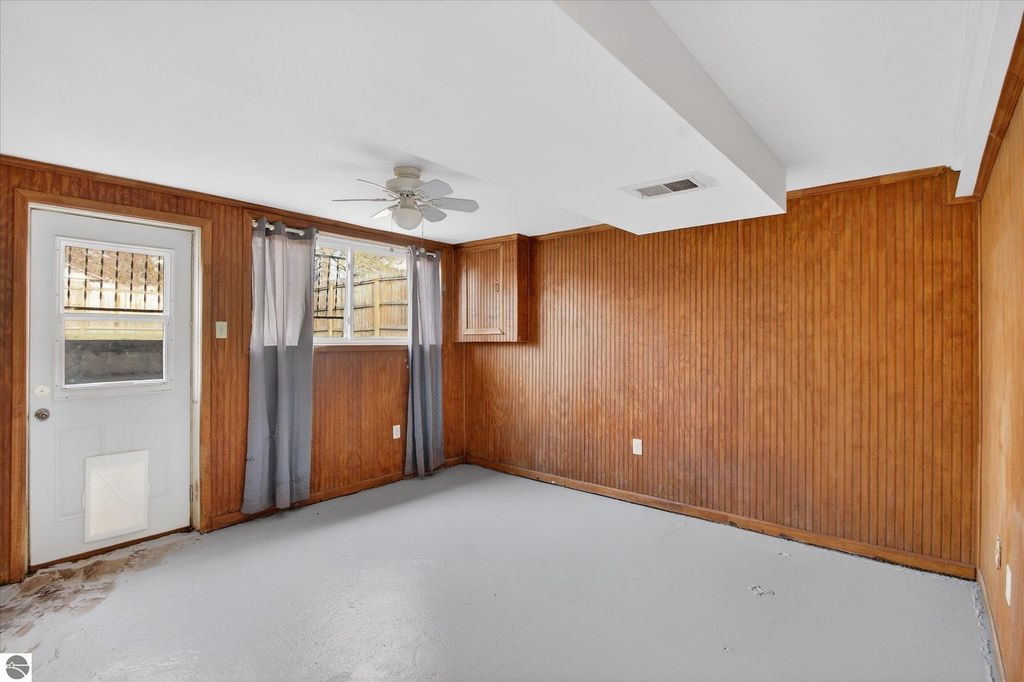 Image 24 of property listing at 604 S Rockingham Avenue, Alma, MI 48801