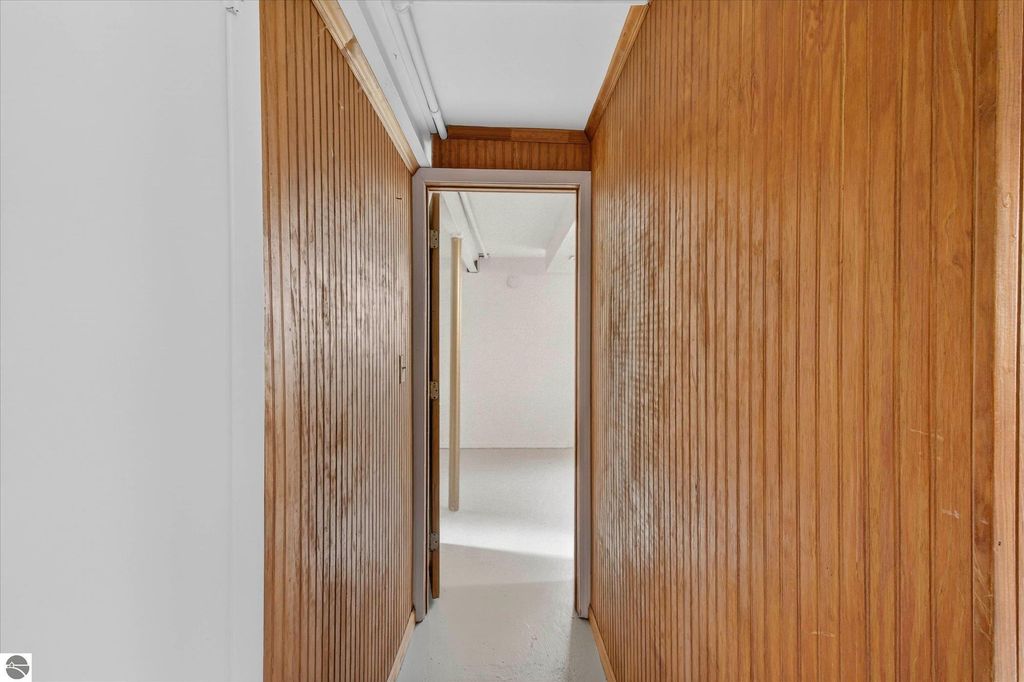 Image 28 of property listing at 604 S Rockingham Avenue, Alma, MI 48801