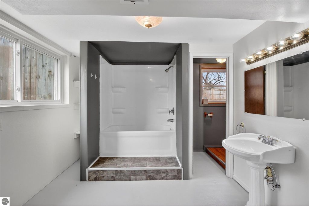 Image 29 of property listing at 604 S Rockingham Avenue, Alma, MI 48801