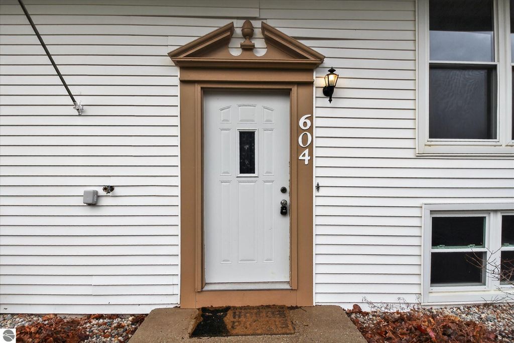 Image 5 of property listing at 604 S Rockingham Avenue, Alma, MI 48801