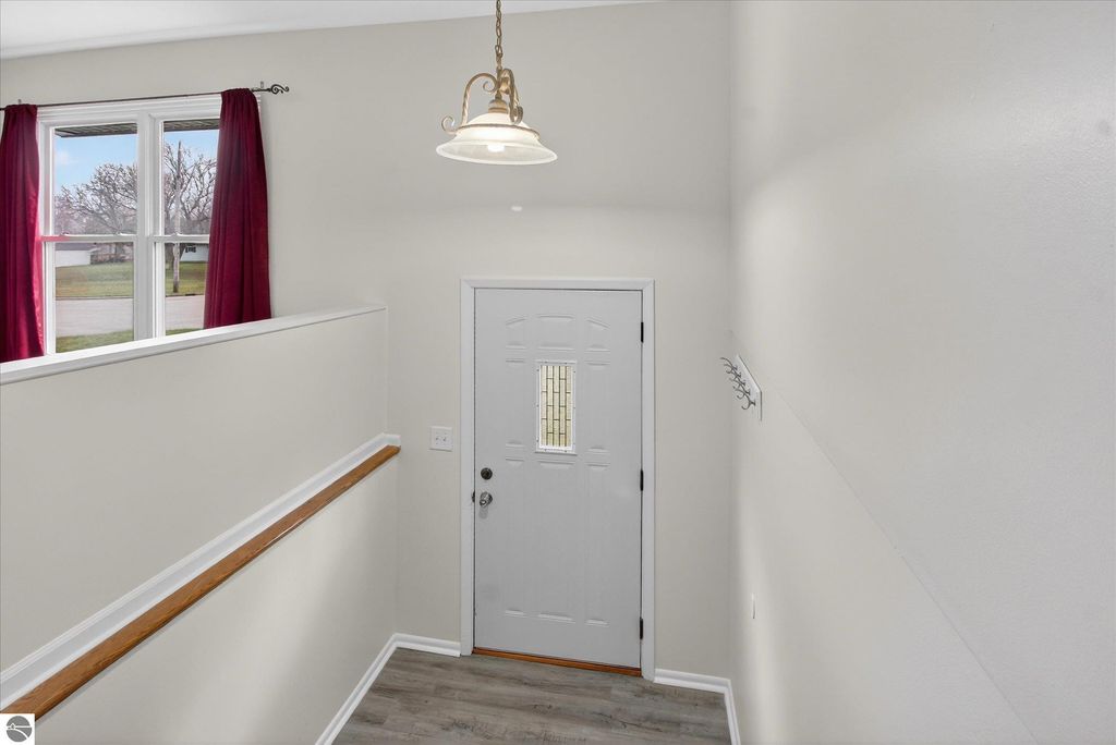 Image 6 of property listing at 604 S Rockingham Avenue, Alma, MI 48801