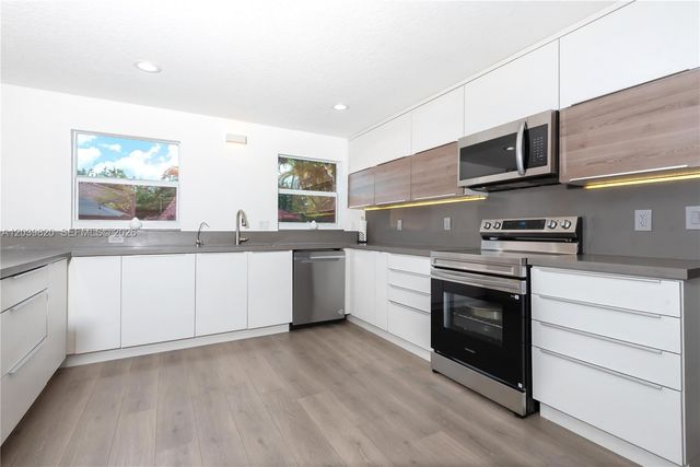 5853 NW 111th Avenue, Doral, FL 33178