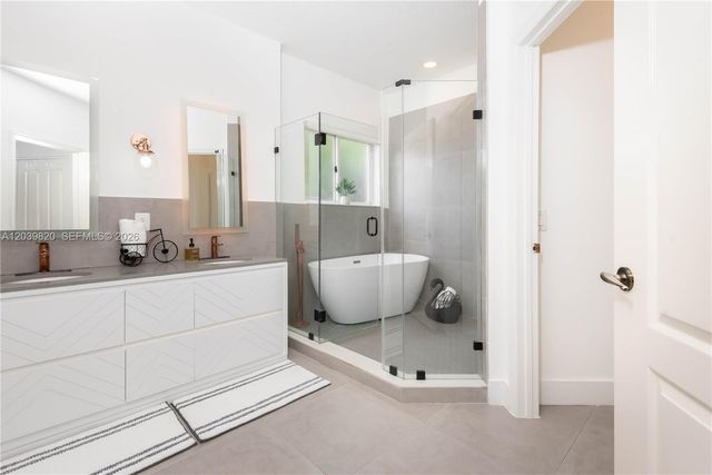 5853 NW 111th Avenue, Doral, FL 33178