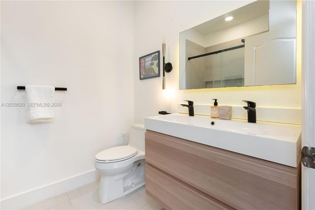 5853 NW 111th Avenue, Doral, FL 33178