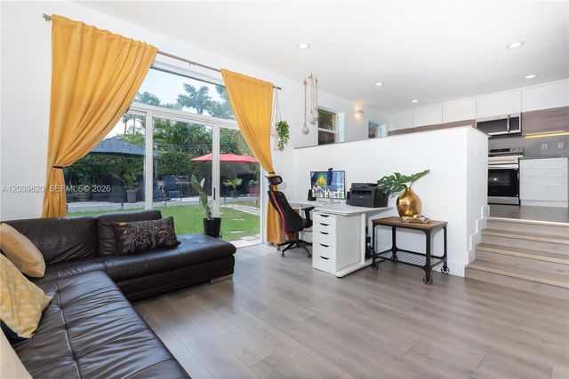 5853 NW 111th Avenue, Doral, FL 33178