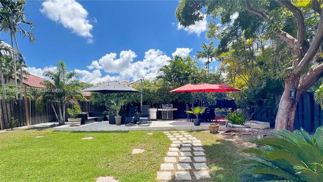 5853 NW 111th Avenue, Doral, FL 33178