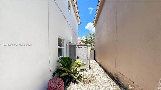 5853 NW 111th Avenue, Doral, FL 33178