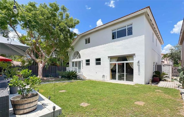 5853 NW 111th Avenue, Doral, FL 33178