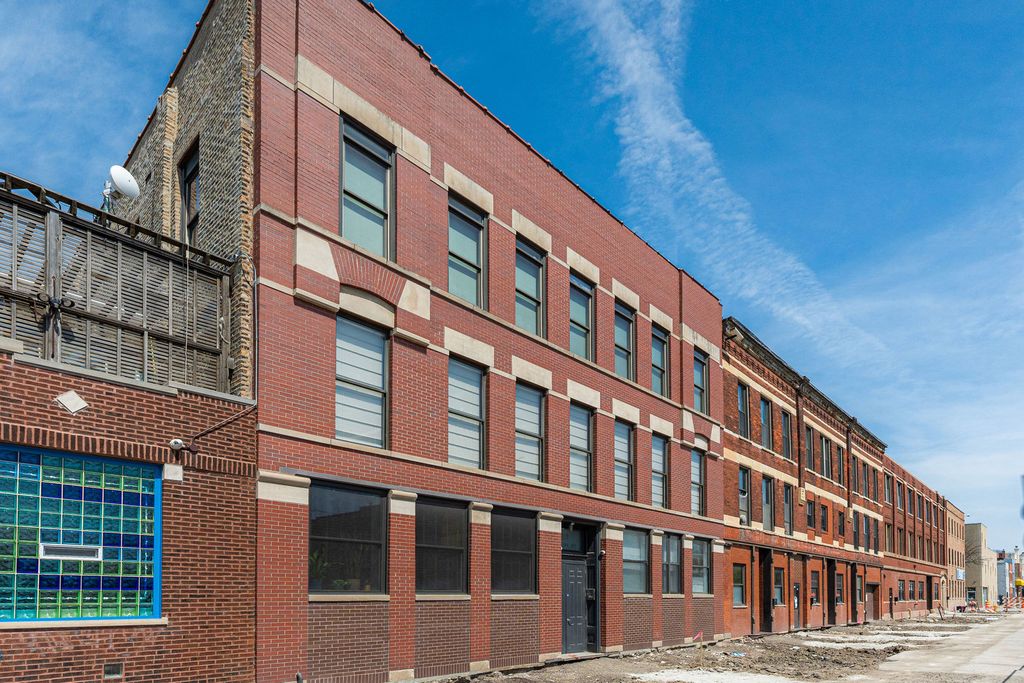 2120 W GRAND Avenue D, Chicago, IL 60612 — exterior