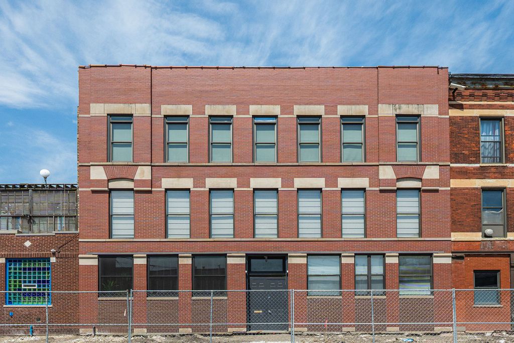 2120 W GRAND Avenue D, Chicago, IL 60612 — photo 2