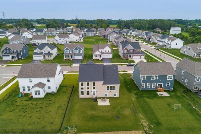 116 Maple Crest Drive, Lewis Center, OH 43035
