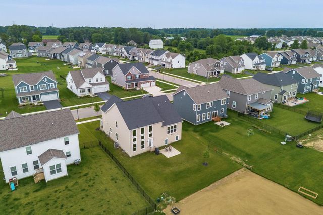 116 Maple Crest Drive, Lewis Center, OH 43035