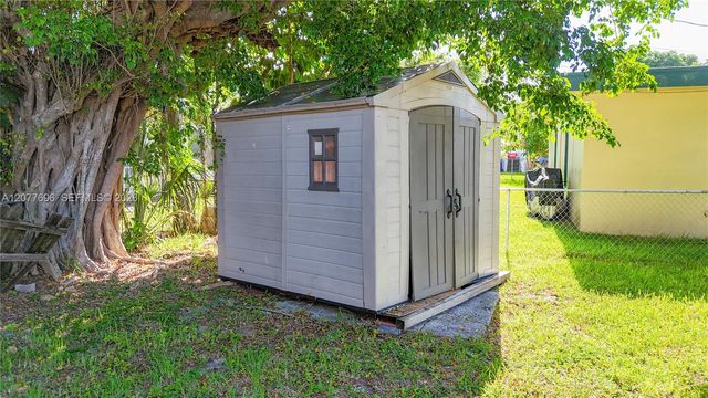 2419 NW 6th Court, Pompano Beach, FL 33069