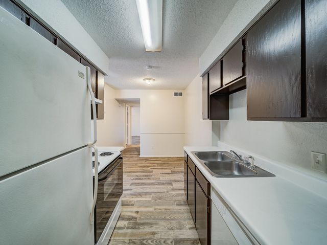 209 S Beverly Street D, Crowley, TX 76036