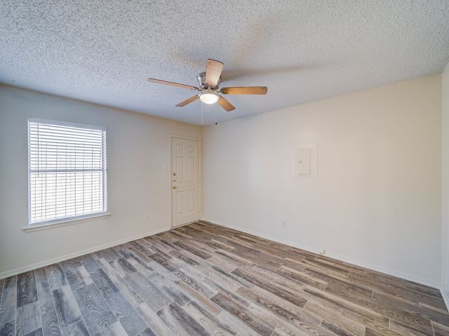 209 S Beverly Street D, Crowley, TX 76036