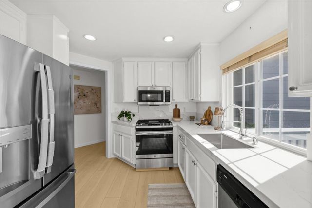 129 Outlook Circle, Pacifica, CA 94044