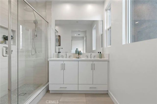 585 S Lyon, Santa Ana, CA 92701